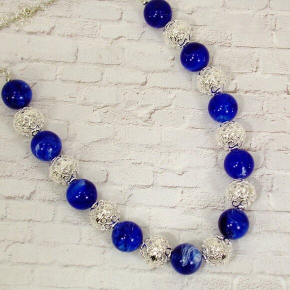 Blue and silver bead fashion necklace with large round blue marble look beads - Picture 4 of 7